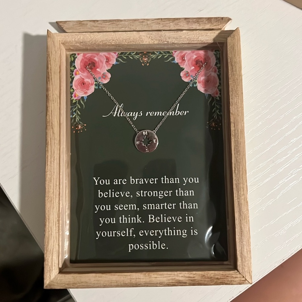 Silver necklace. Packaged.